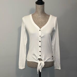 Hollister • RIBBED KNIT LONG SLEEVE BUTTON UP
Hollister size Medium